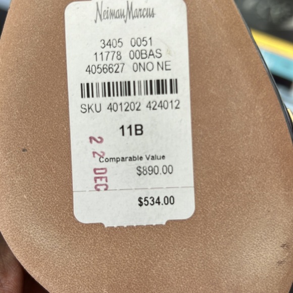 Valentino Garavani, never worn. Trademark spiked mule, black patten leather. - Picture 5 of 9